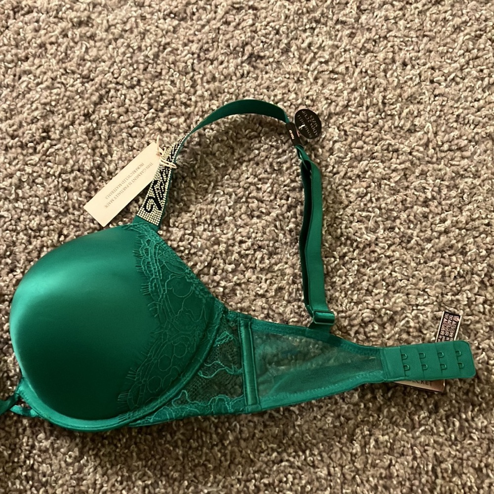 Victoria’s Secret bombshell plunge bra - Picture 9 of 10